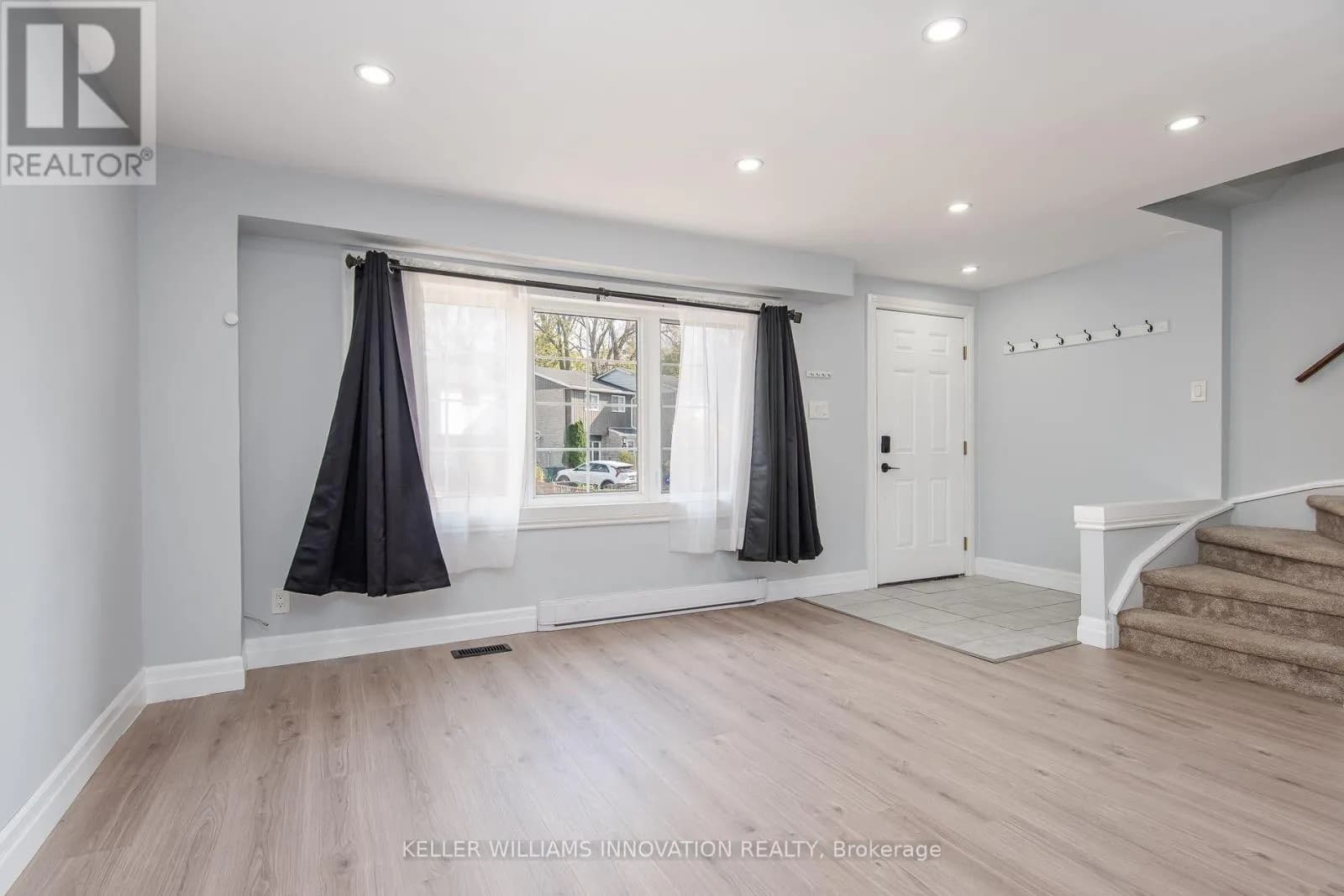 530 PARKVIEW CRESCENT — photo 4 of 46