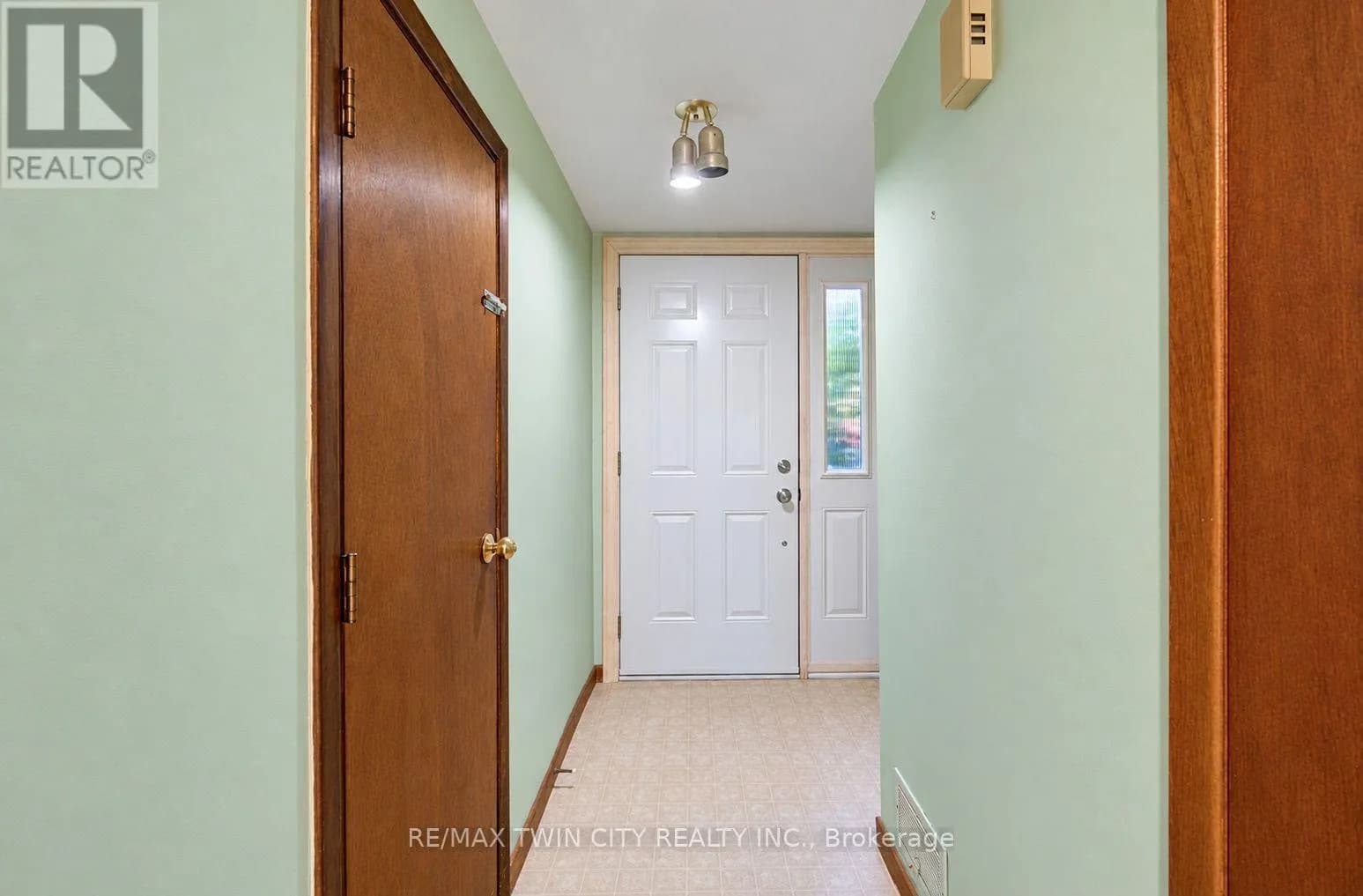 20 - 187 GRULKE STREET — photo 5 of 33