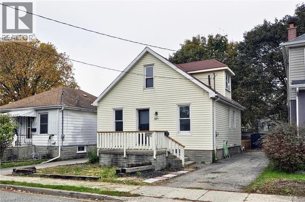 13 1/2 WATERSIDE Avenue — photo 1 of 18