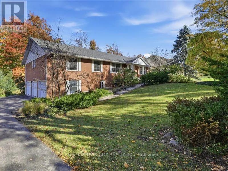 36 MAPLE HILL DRIVE — photo 2 of 44