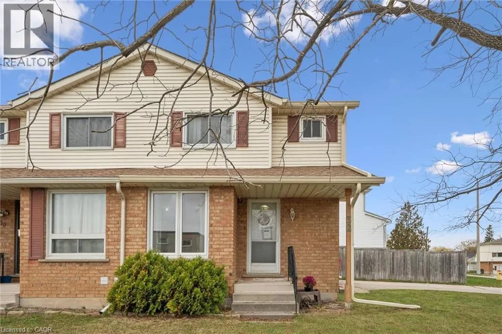 32 JANSEN Avenue — photo 2 of 15