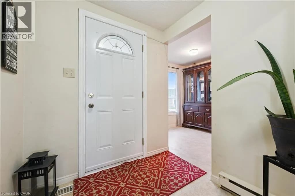 32 JANSEN Avenue — photo 3 of 15