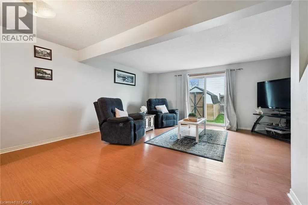 32 JANSEN Avenue — photo 5 of 15