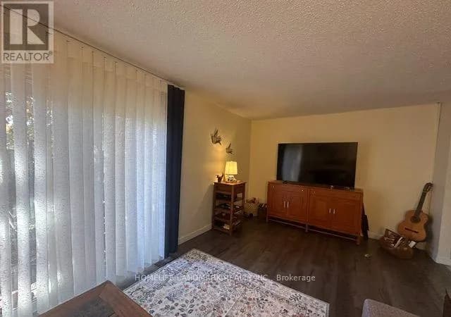 4 - 423 KEATS WAY — photo 3 of 23