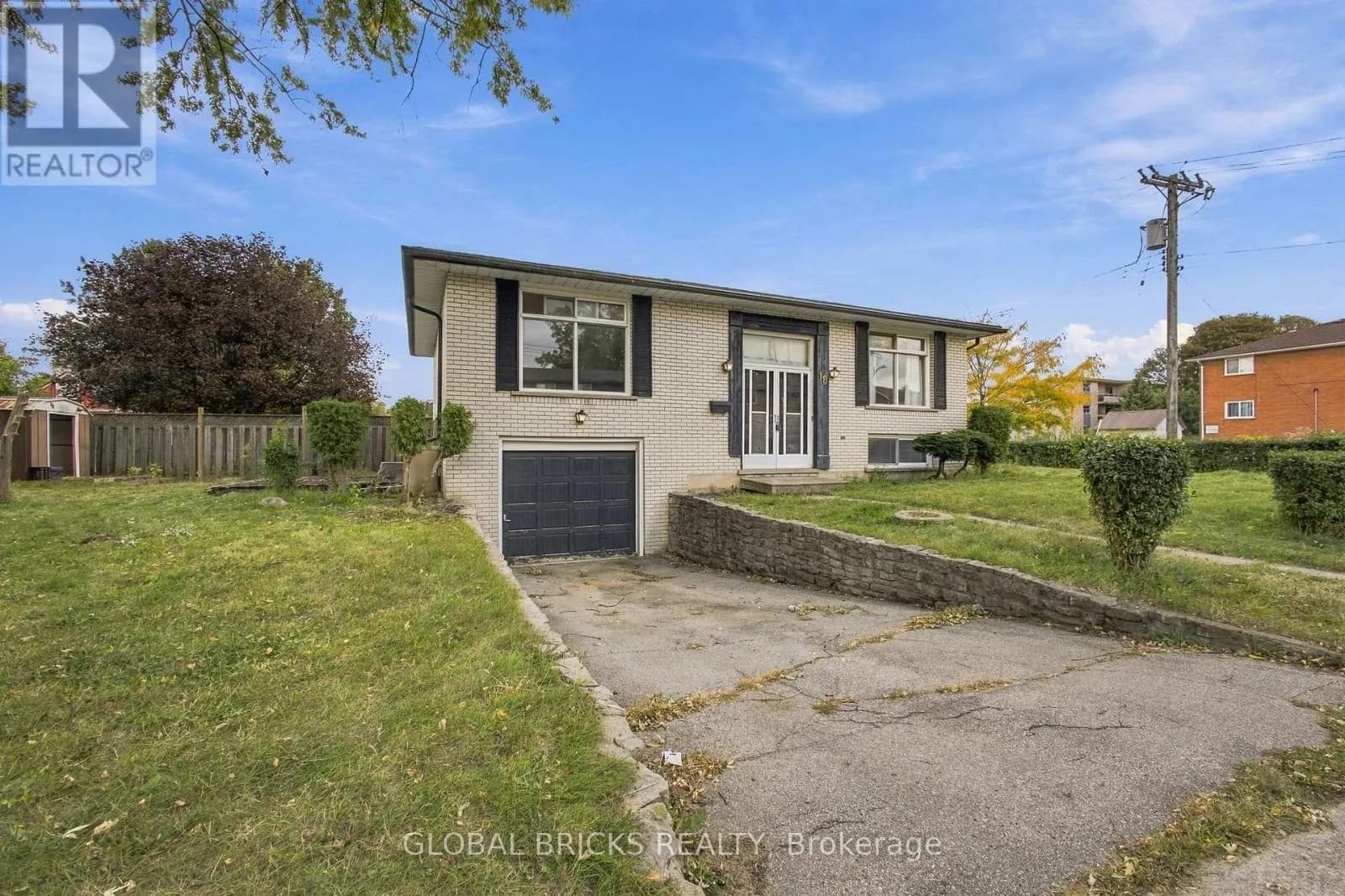 18 FALESY AVENUE — photo 1 of 41