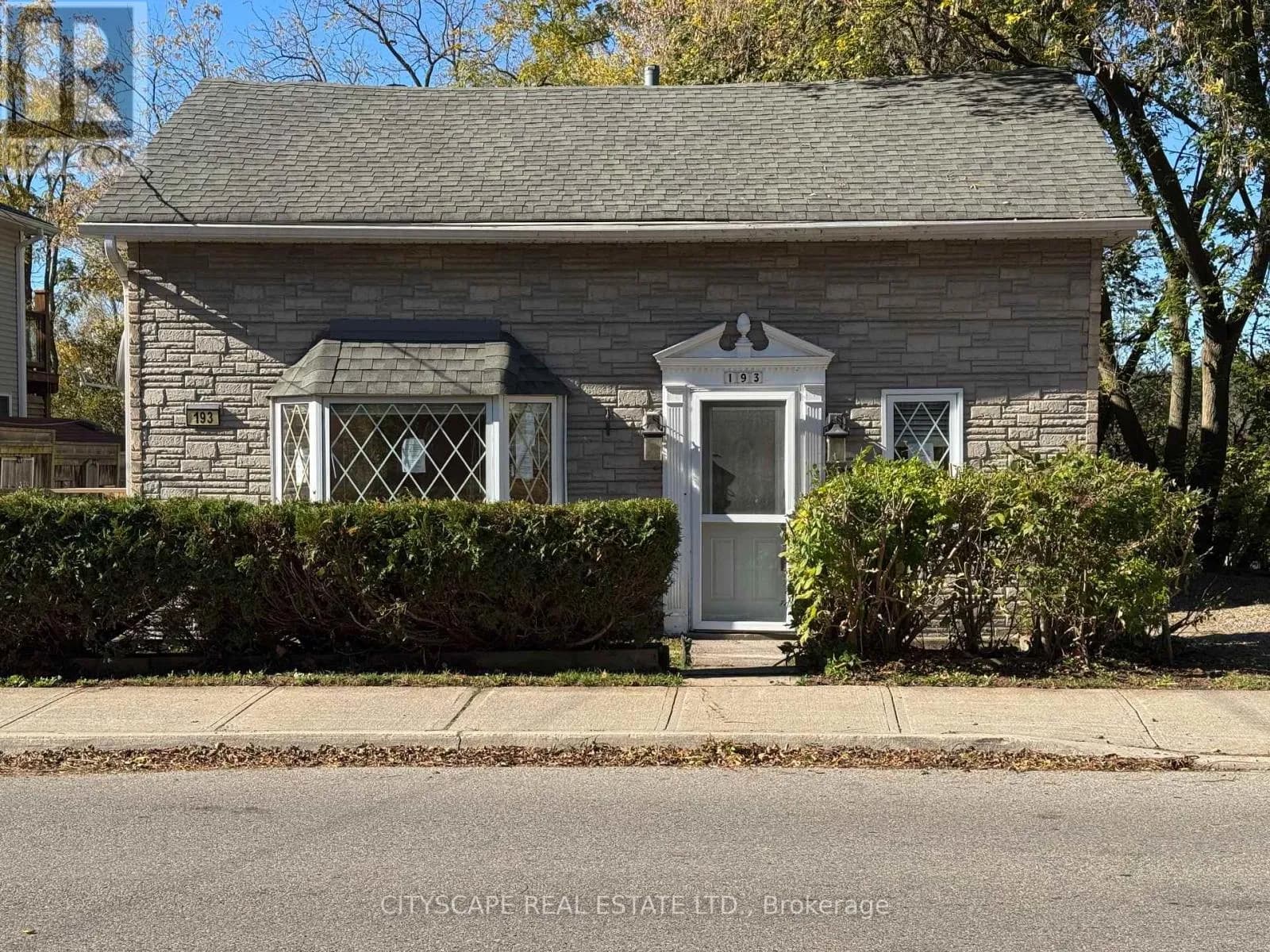 193 QUEEN STREET E — photo 1 of 35