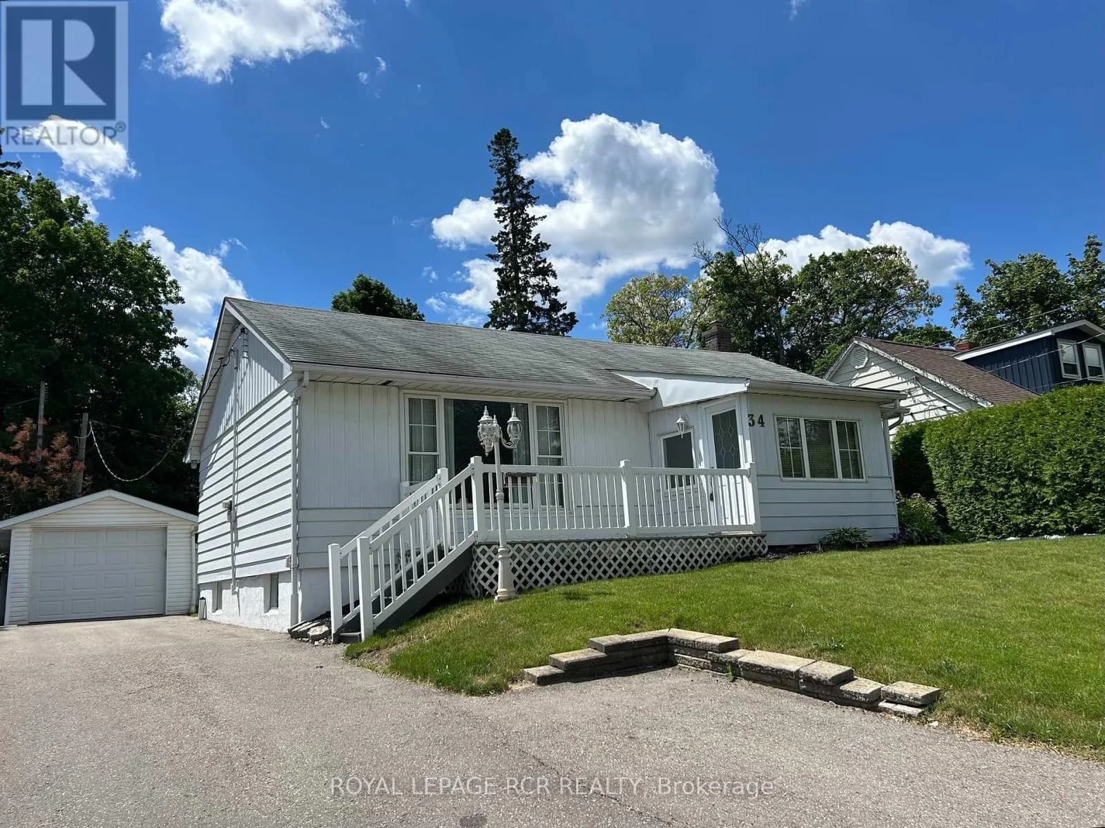 34 ELIZABETH STREET — photo 1 of 32