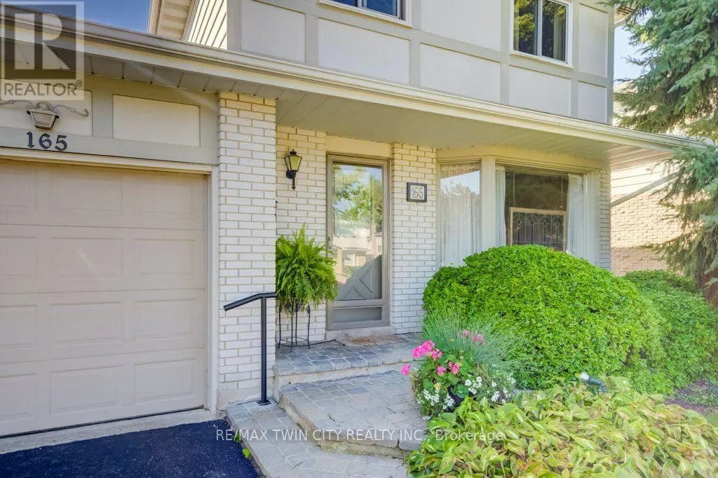 165 MCGARRY DRIVE — photo 4 of 50