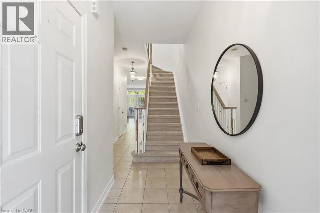 8 GOLDENVIEW Court — photo 4 of 37