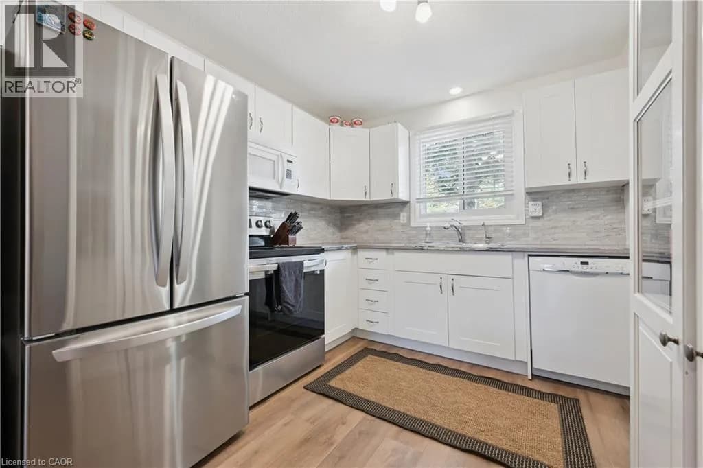 165 GREEN VALLEY Drive Unit# 44 — photo 4 of 31