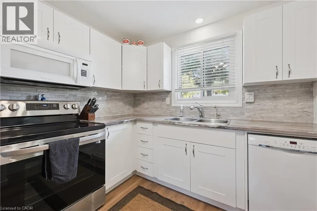 165 GREEN VALLEY Drive Unit# 44 — photo 5 of 31