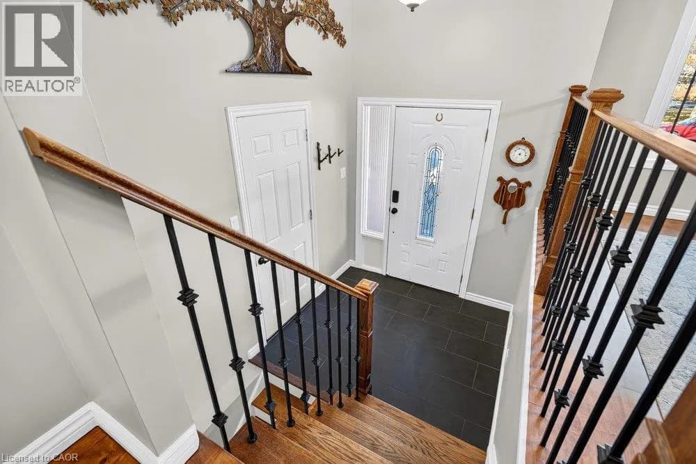 4 VANCE Crescent — photo 4 of 35