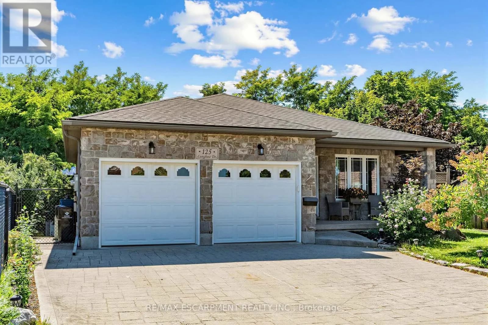 125 LANGLAW DRIVE — photo 1 of 47