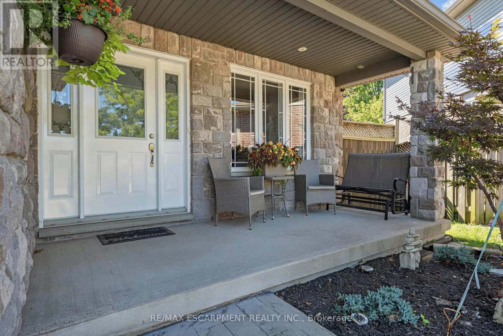 125 LANGLAW DRIVE — photo 2 of 47