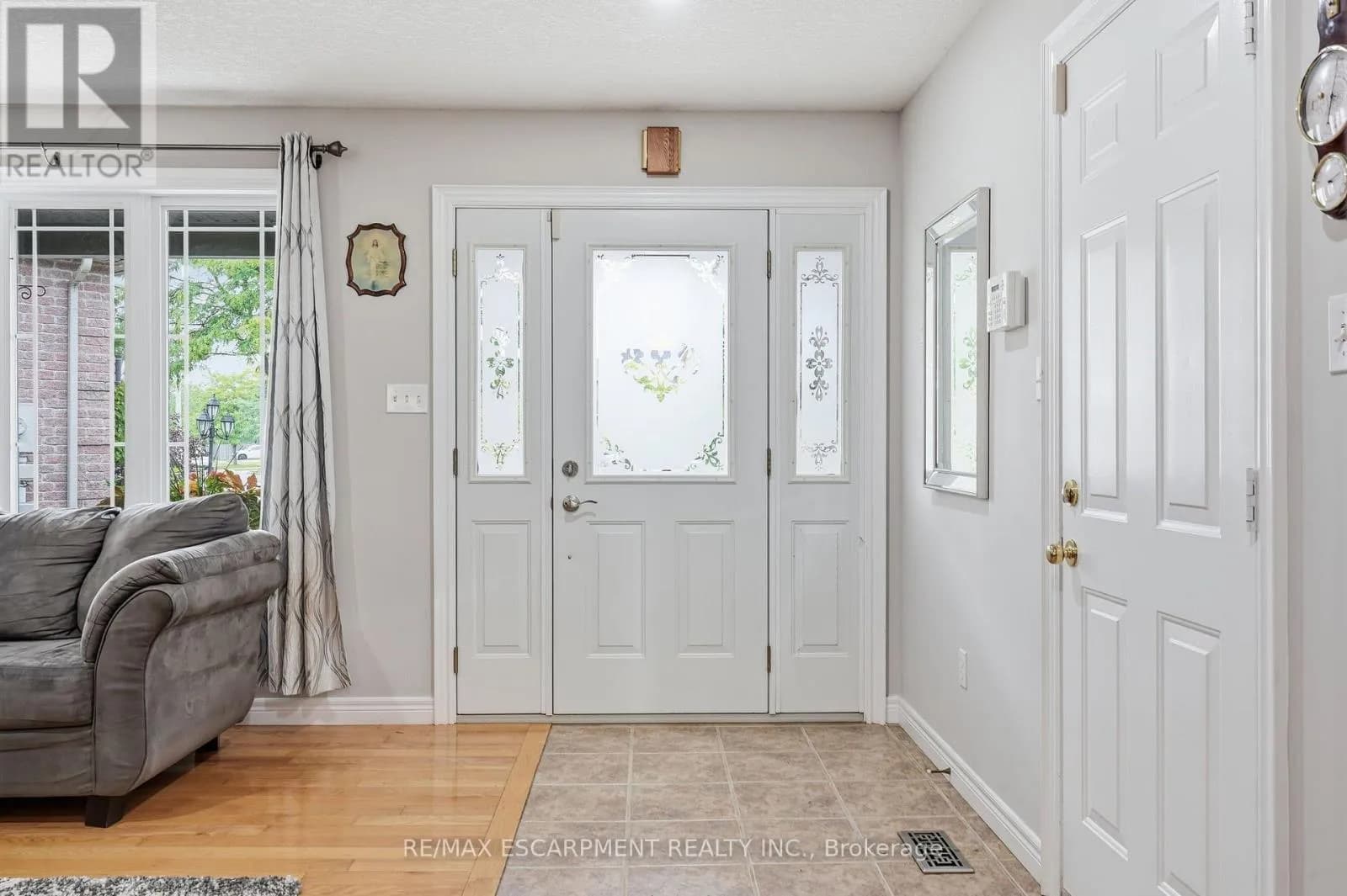 125 LANGLAW DRIVE — photo 3 of 47