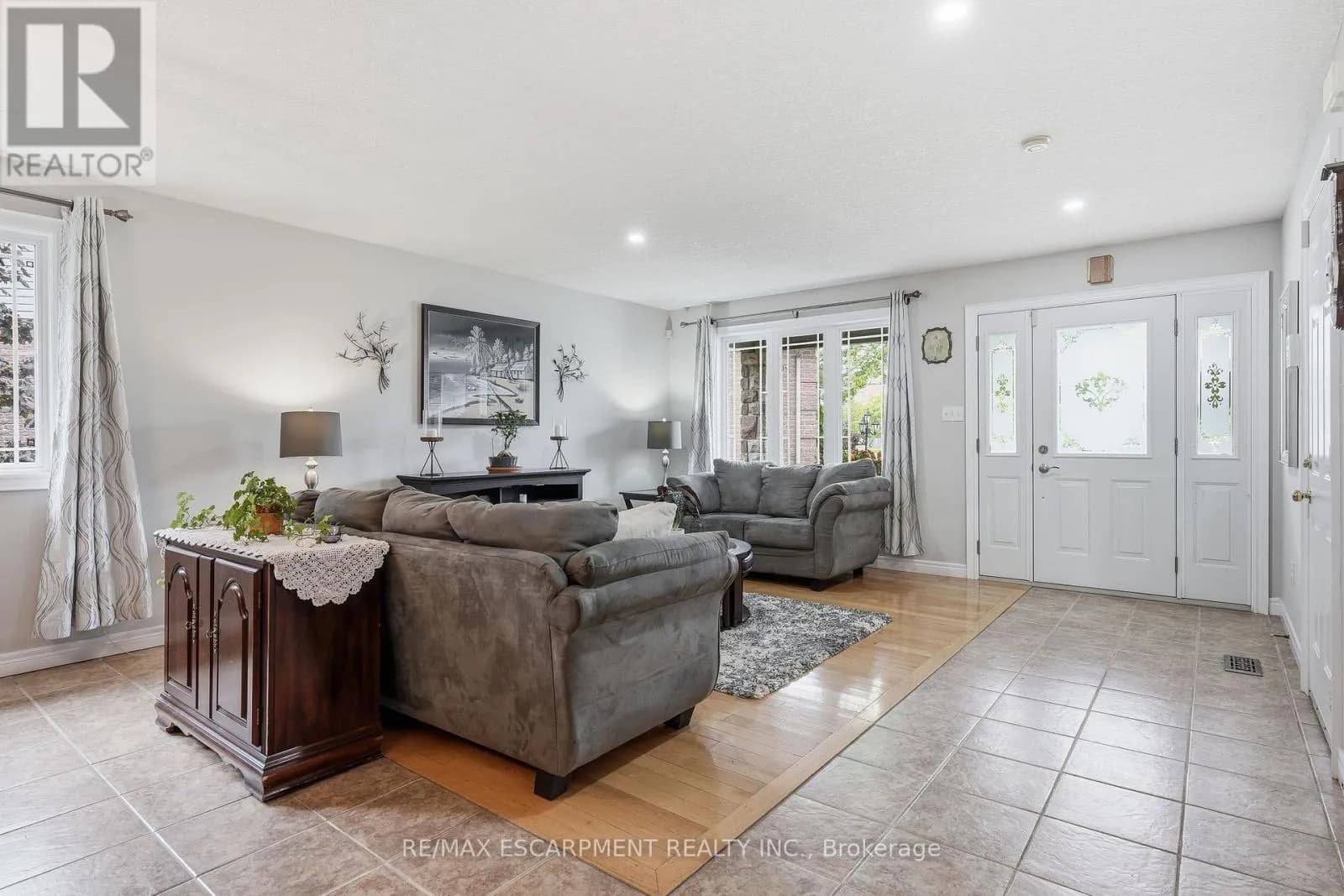 125 LANGLAW DRIVE — photo 5 of 47