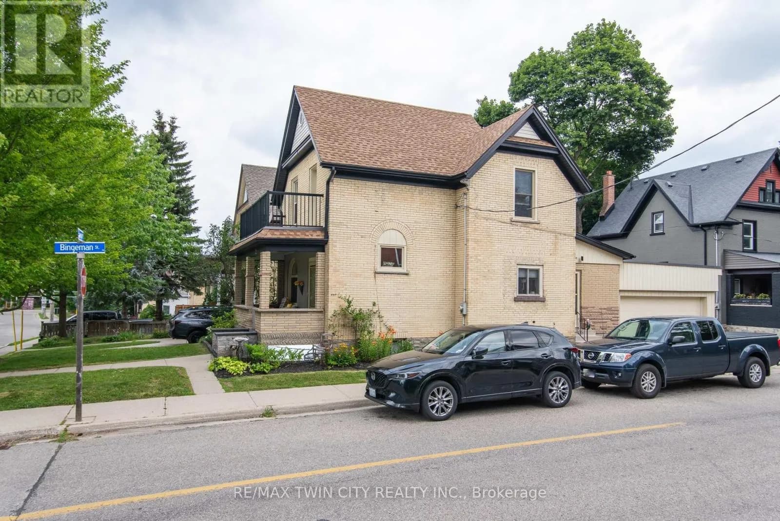 32 SAMUEL STREET — photo 2 of 49