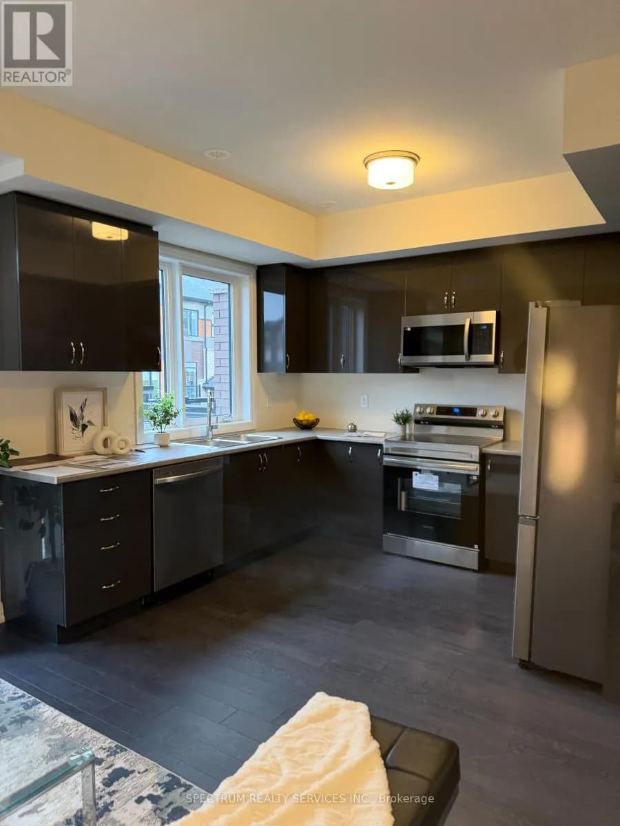 46 - 660 COLBORNE STREET — photo 5 of 18