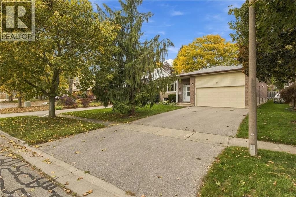 30 CARLYLE Place — photo 3 of 46