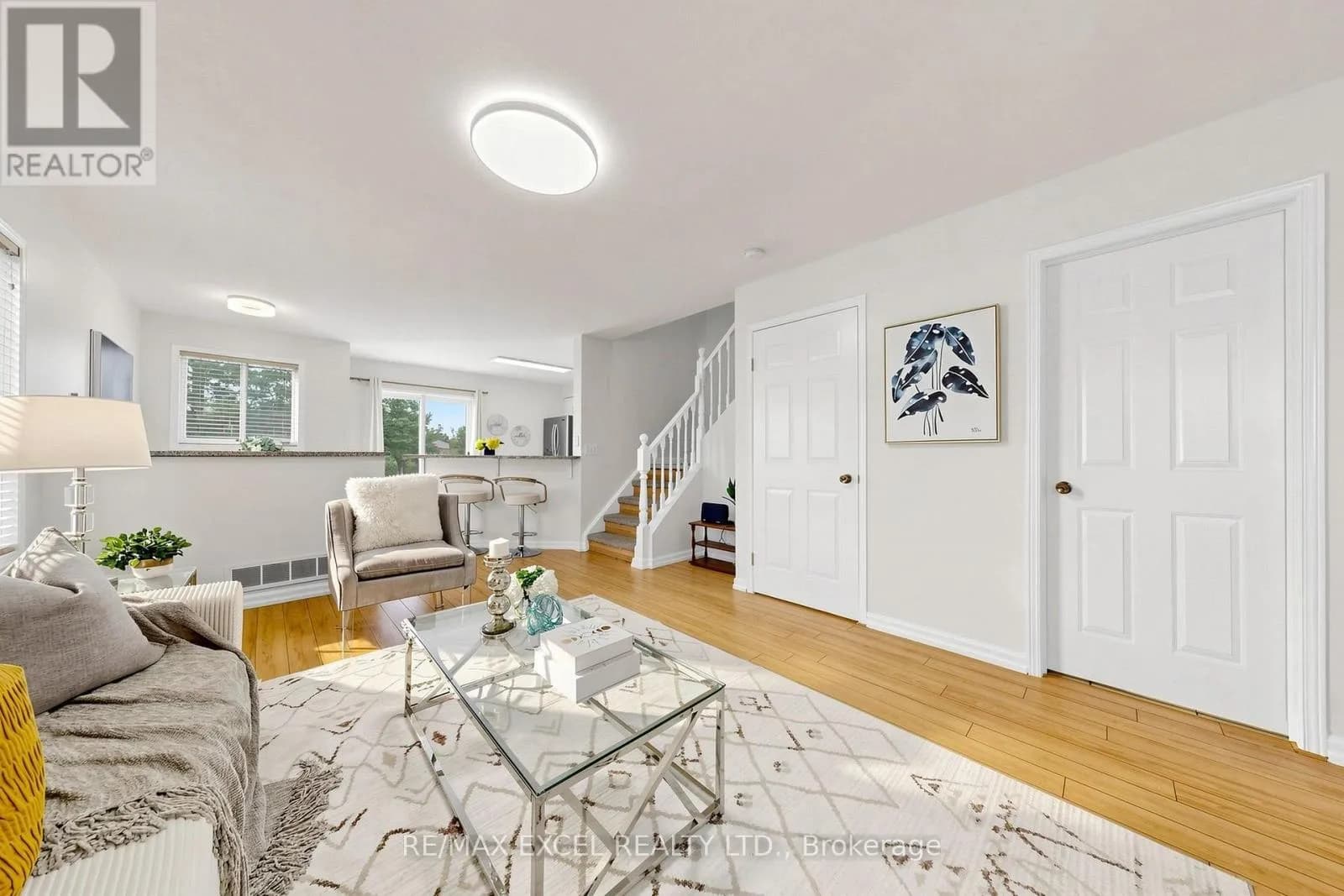 548 MARINER DRIVE — photo 3 of 46