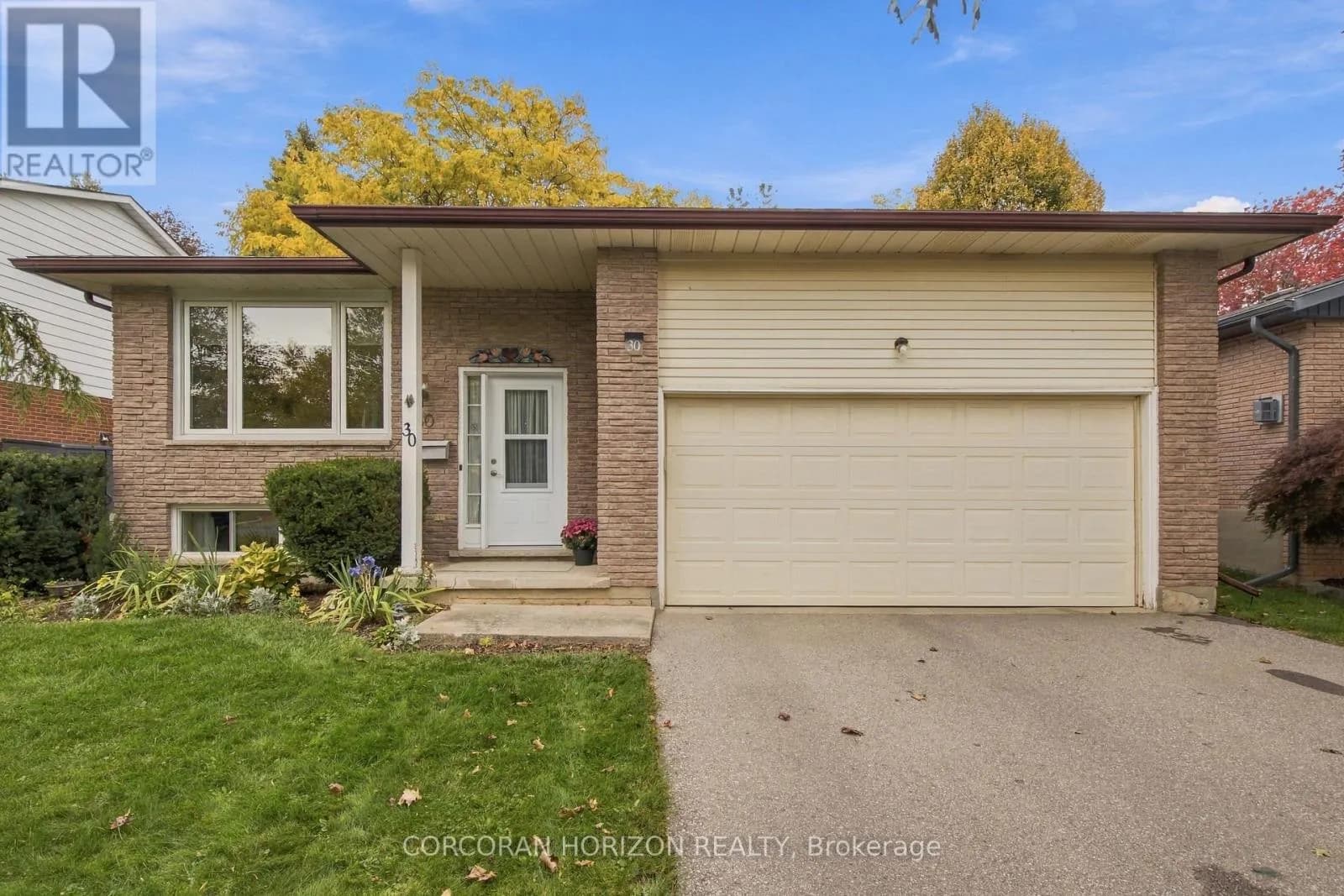 30 CARLYLE PLACE — photo 1 of 40