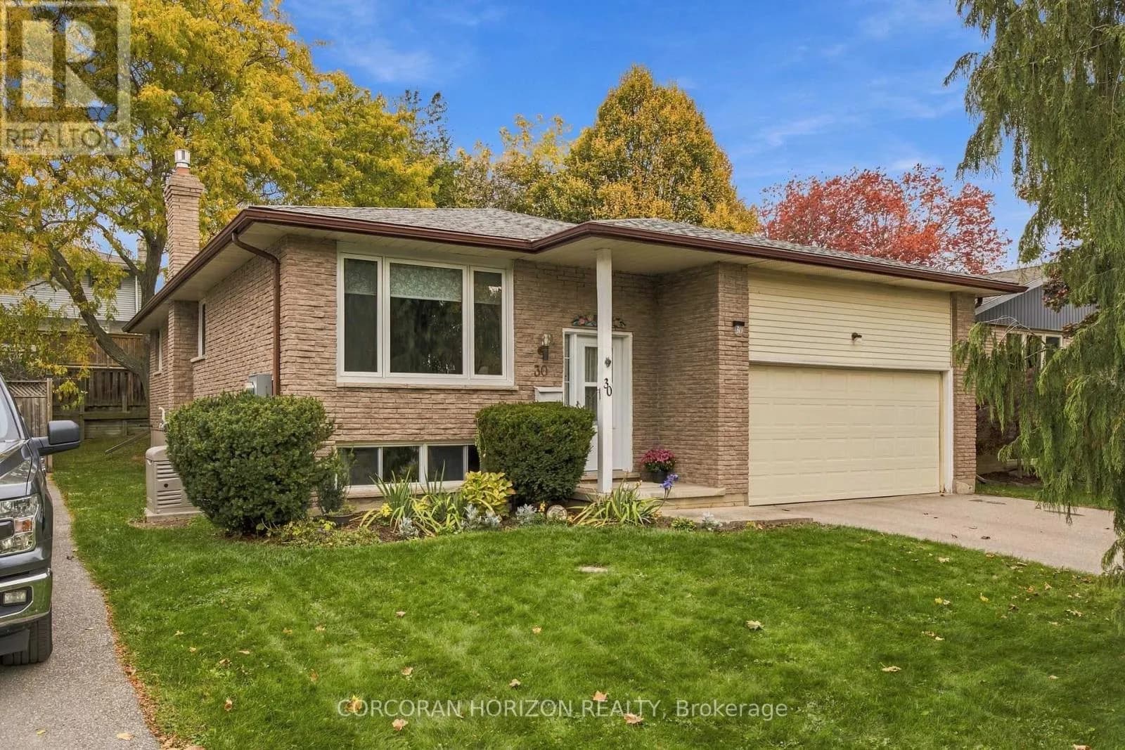 30 CARLYLE PLACE — photo 3 of 40
