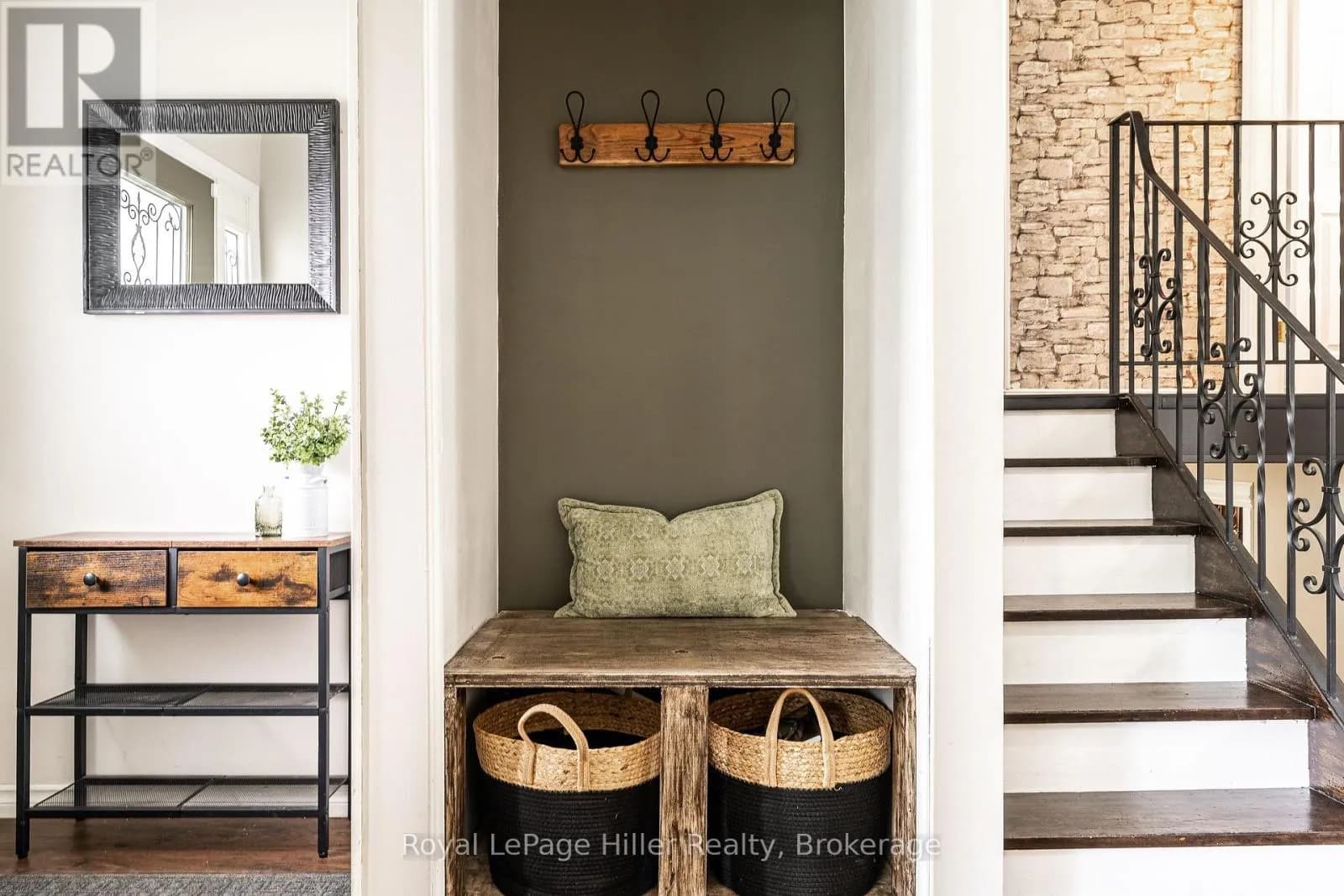 9 SIMPSON COURT — photo 4 of 48