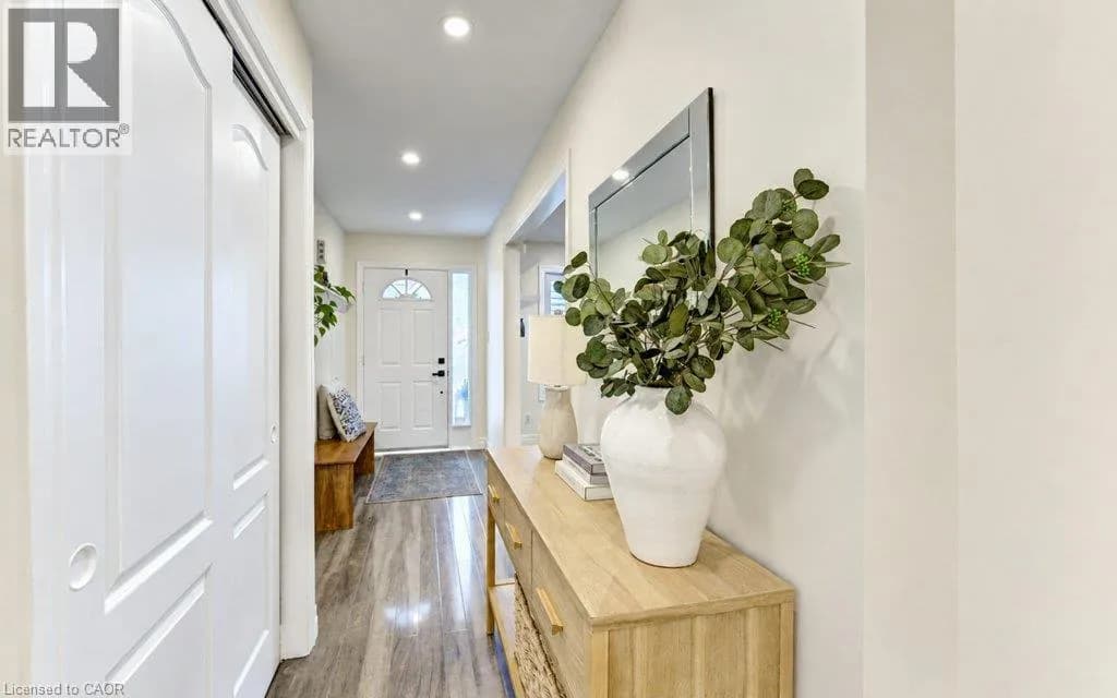 206 TAGGE Crescent — photo 5 of 50