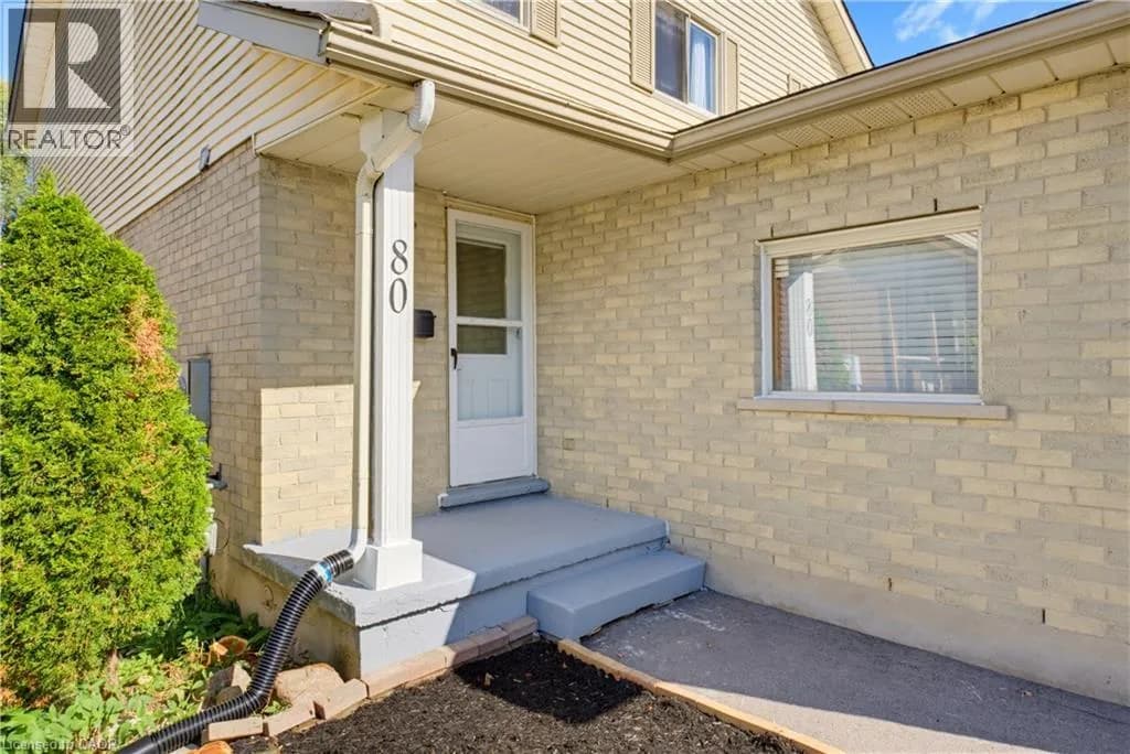 80 HIGHLAND Crescent — photo 4 of 44