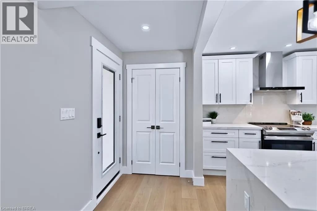 6 ADELAIDE Avenue — photo 2 of 36