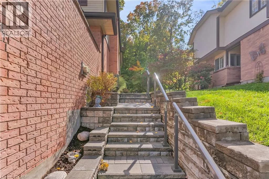 232 KINGSWOOD Drive Unit# 5 — photo 3 of 48