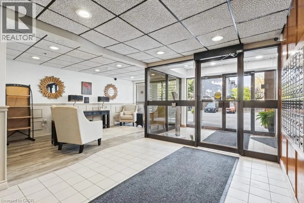 88 TOLLGATE Road Unit# 201 — photo 4 of 34