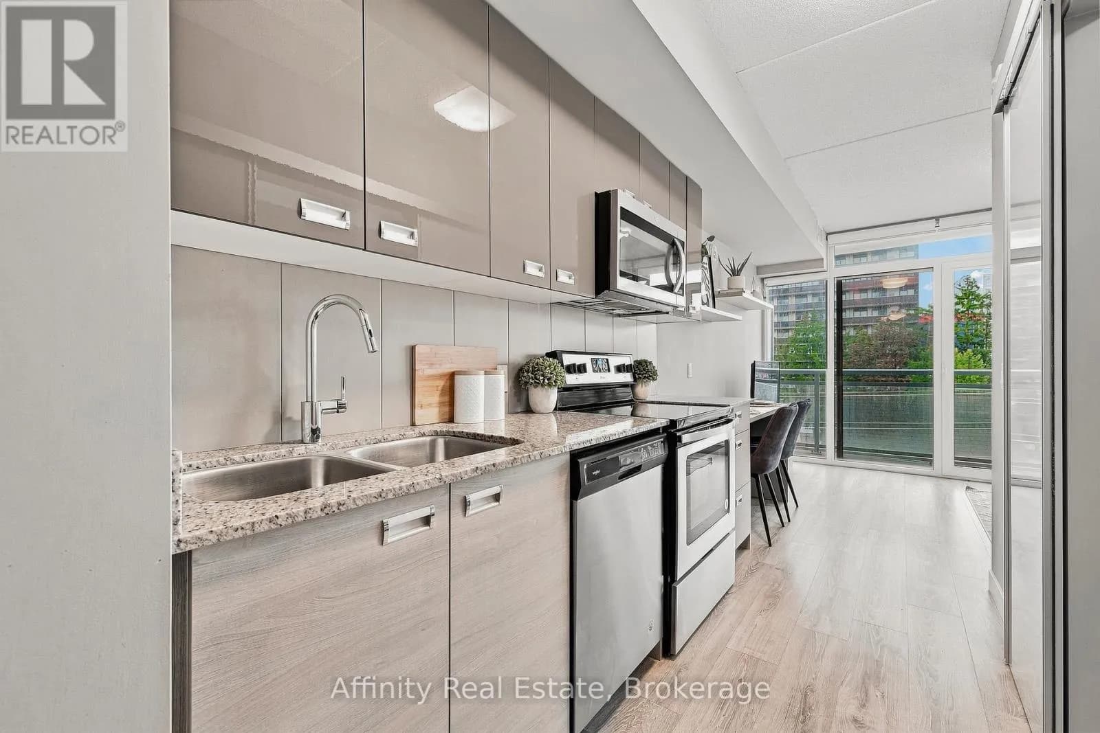 615 - 250 ALBERT STREET — photo 4 of 18