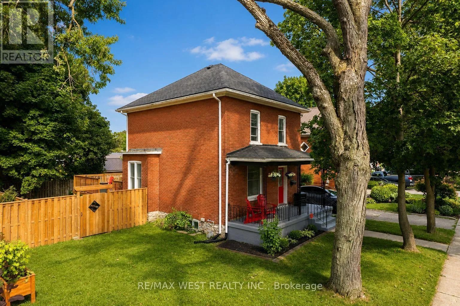 217 HEXAM STREET — photo 3 of 24