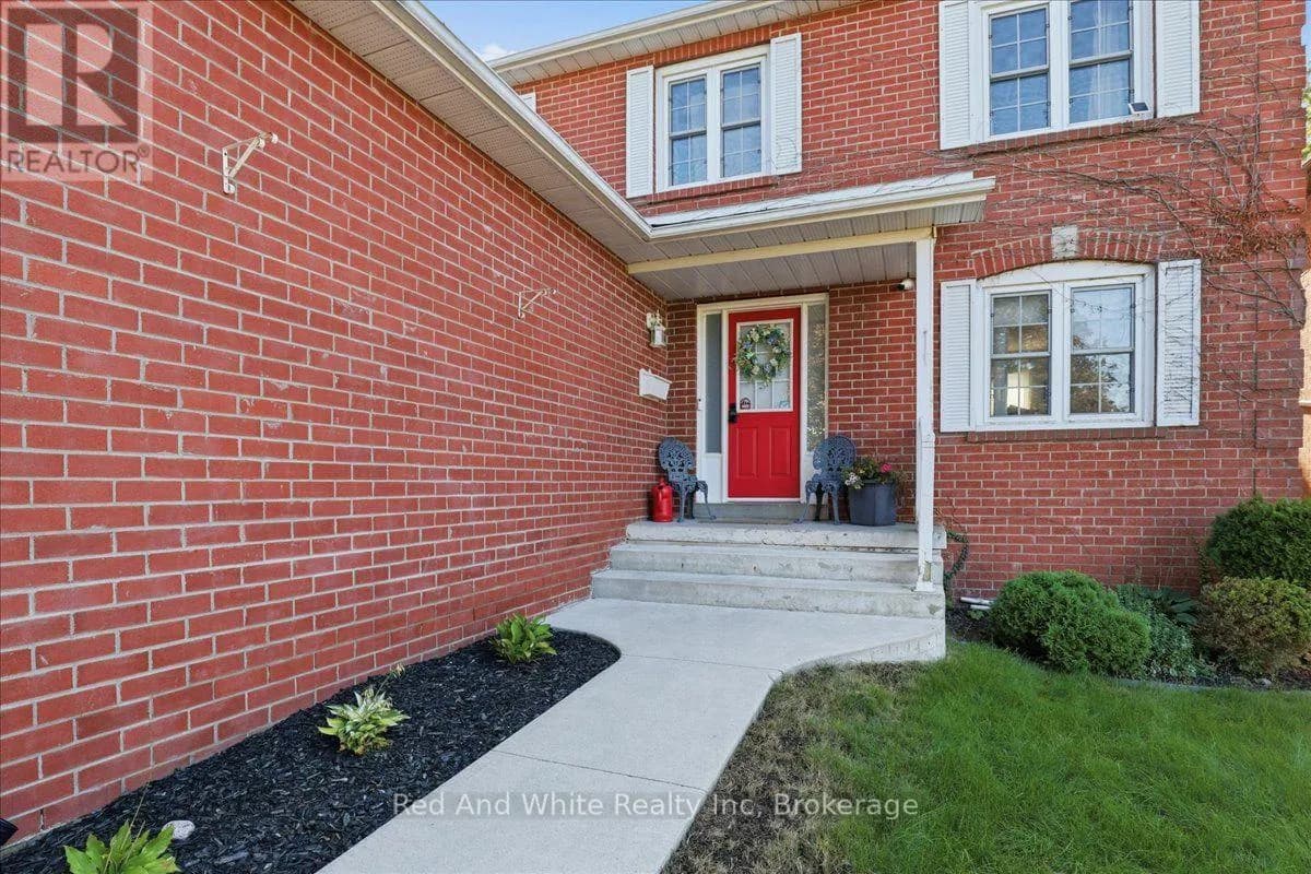 392 BURNETT AVENUE — photo 2 of 36