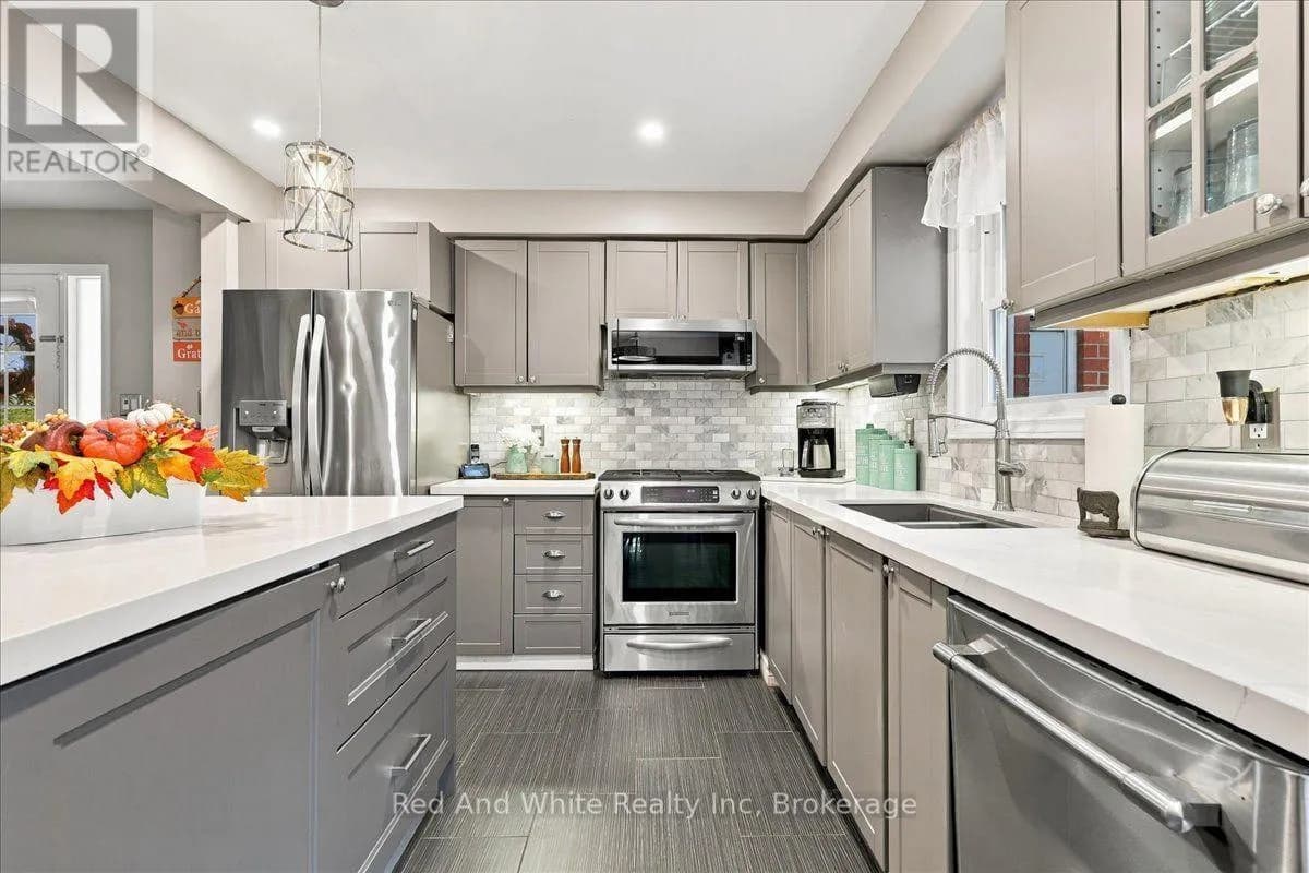 392 BURNETT AVENUE — photo 5 of 36