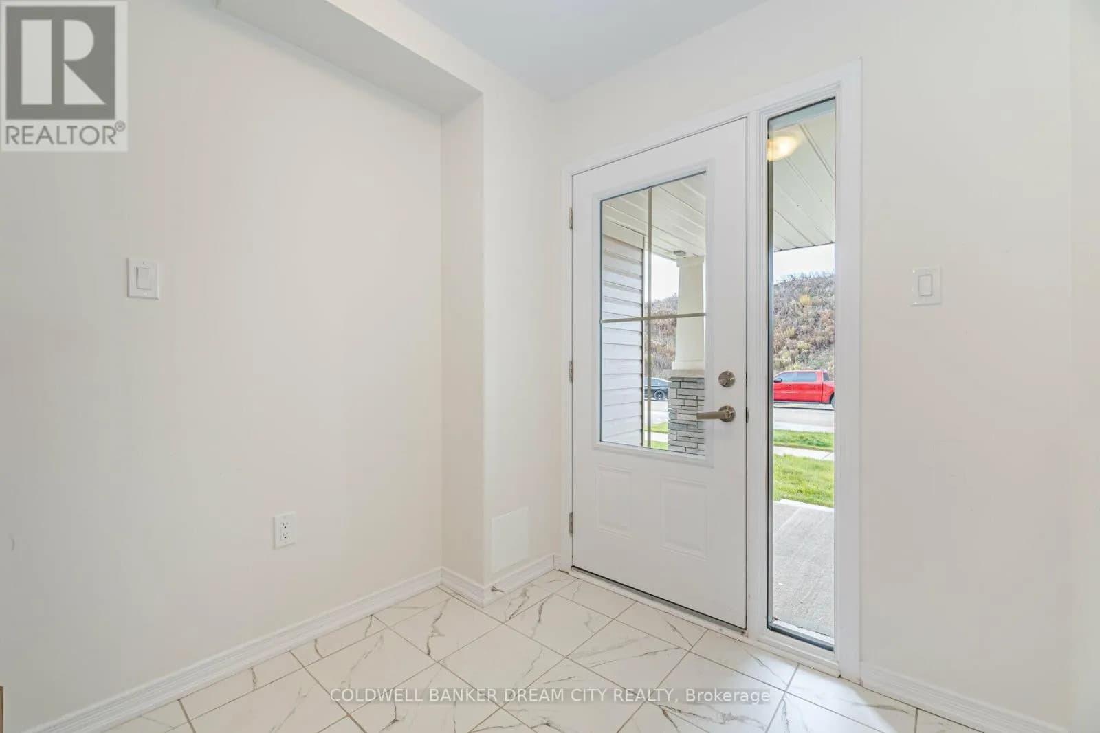 227 GILLESPIE DRIVE — photo 3 of 40