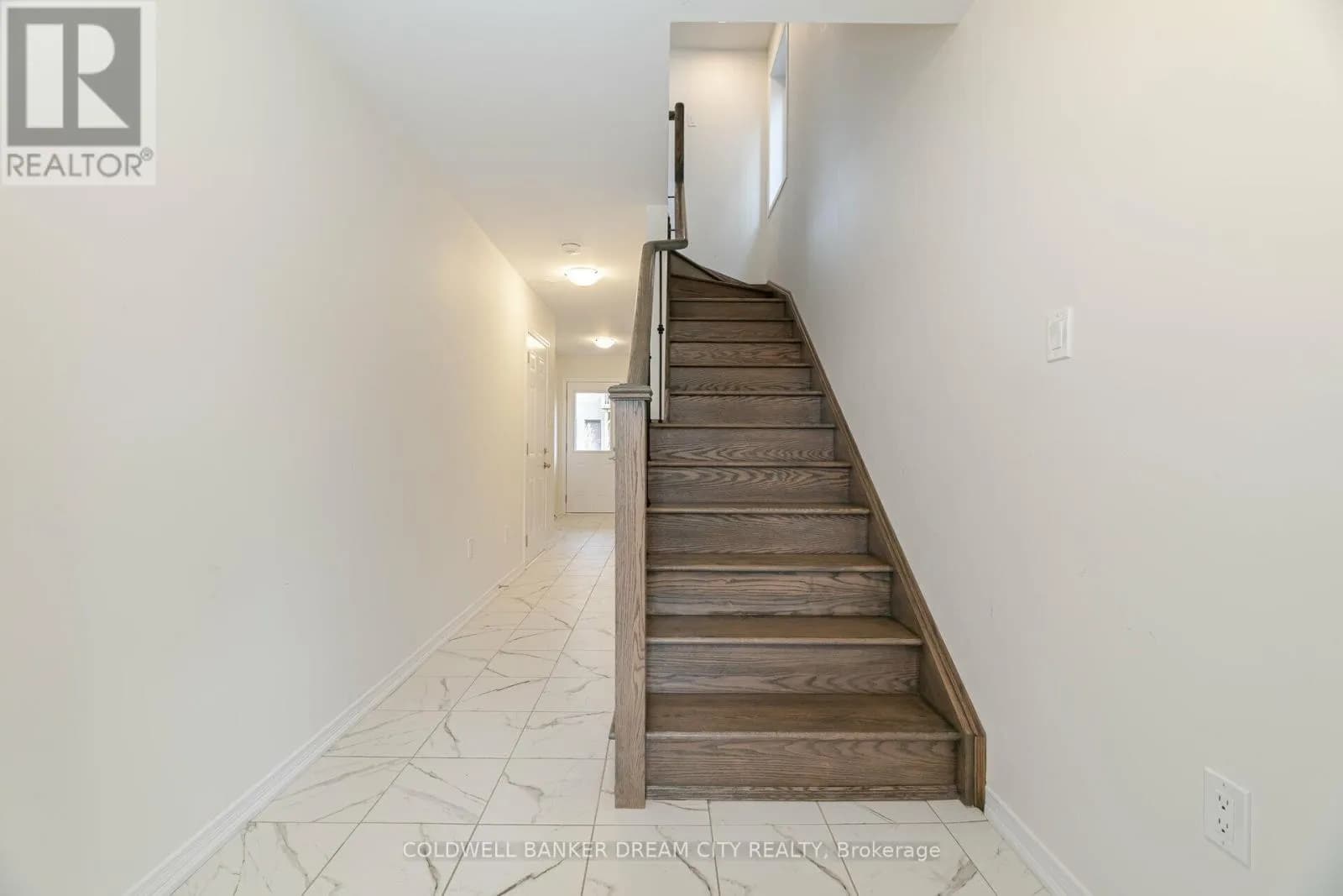 227 GILLESPIE DRIVE — photo 4 of 40