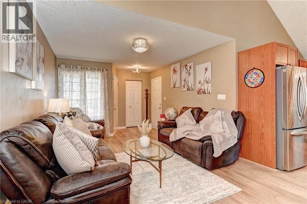 62 FALLOWFIELD Drive — photo 4 of 47