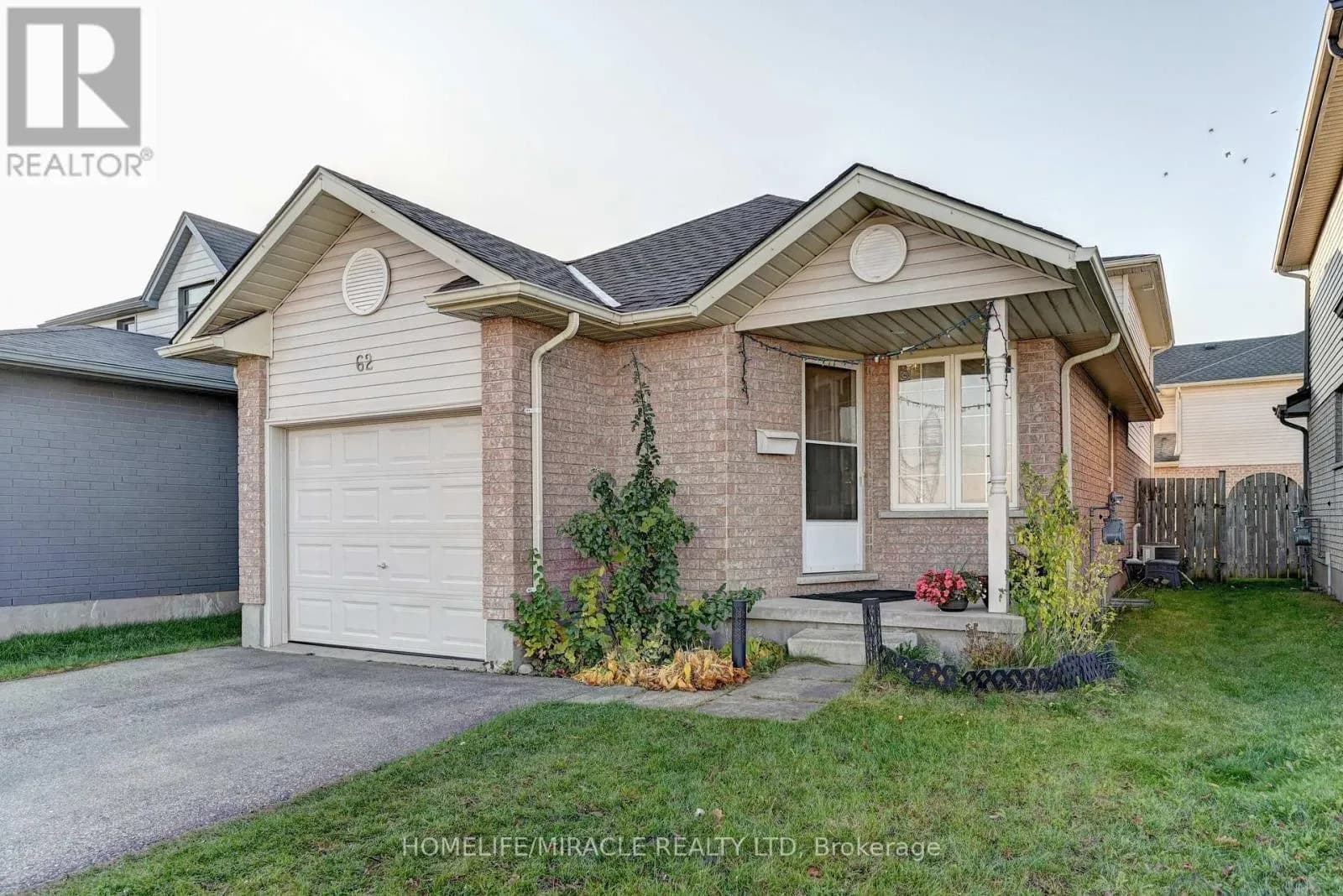 62 FALLOWFIELD DRIVE — photo 2 of 47