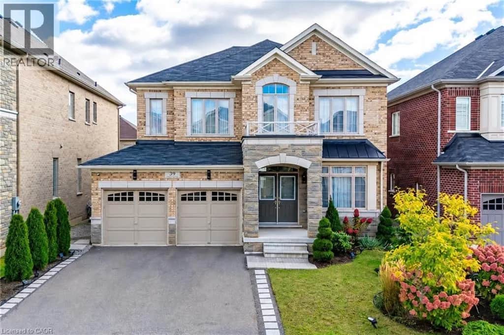 39 AVANTI Crescent
